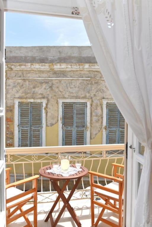 Oisyra Boutique Suites Ermoupoli Dış mekan fotoğraf
